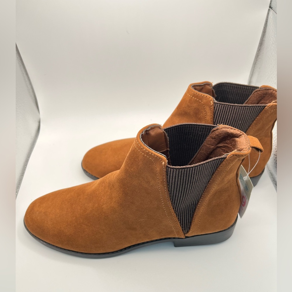 NWT  Prime Tan‎ Faux Suede Chelsea Ankle Boots Made From 30% Recycled Plastic